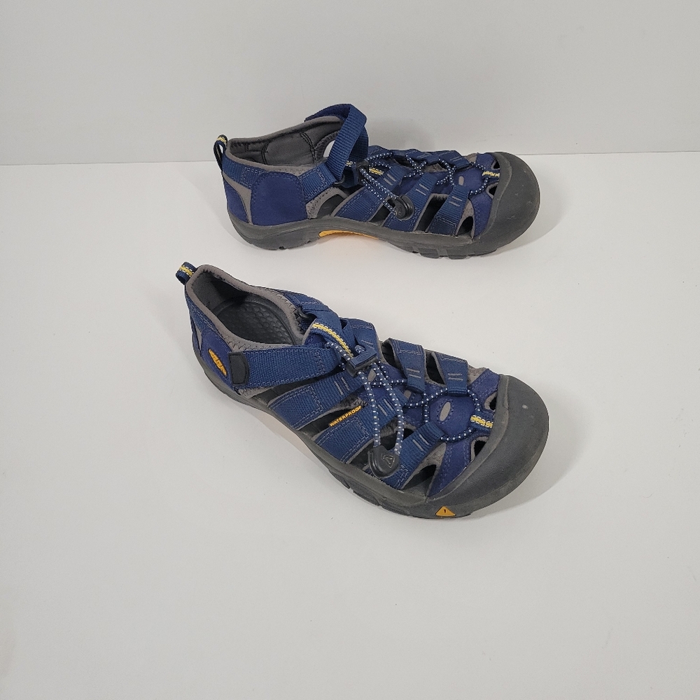 KEEN Newport Blue Youth Size 5 Hiking Outdoor Sandals Waterproof